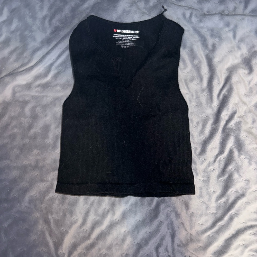 Black cropped tank